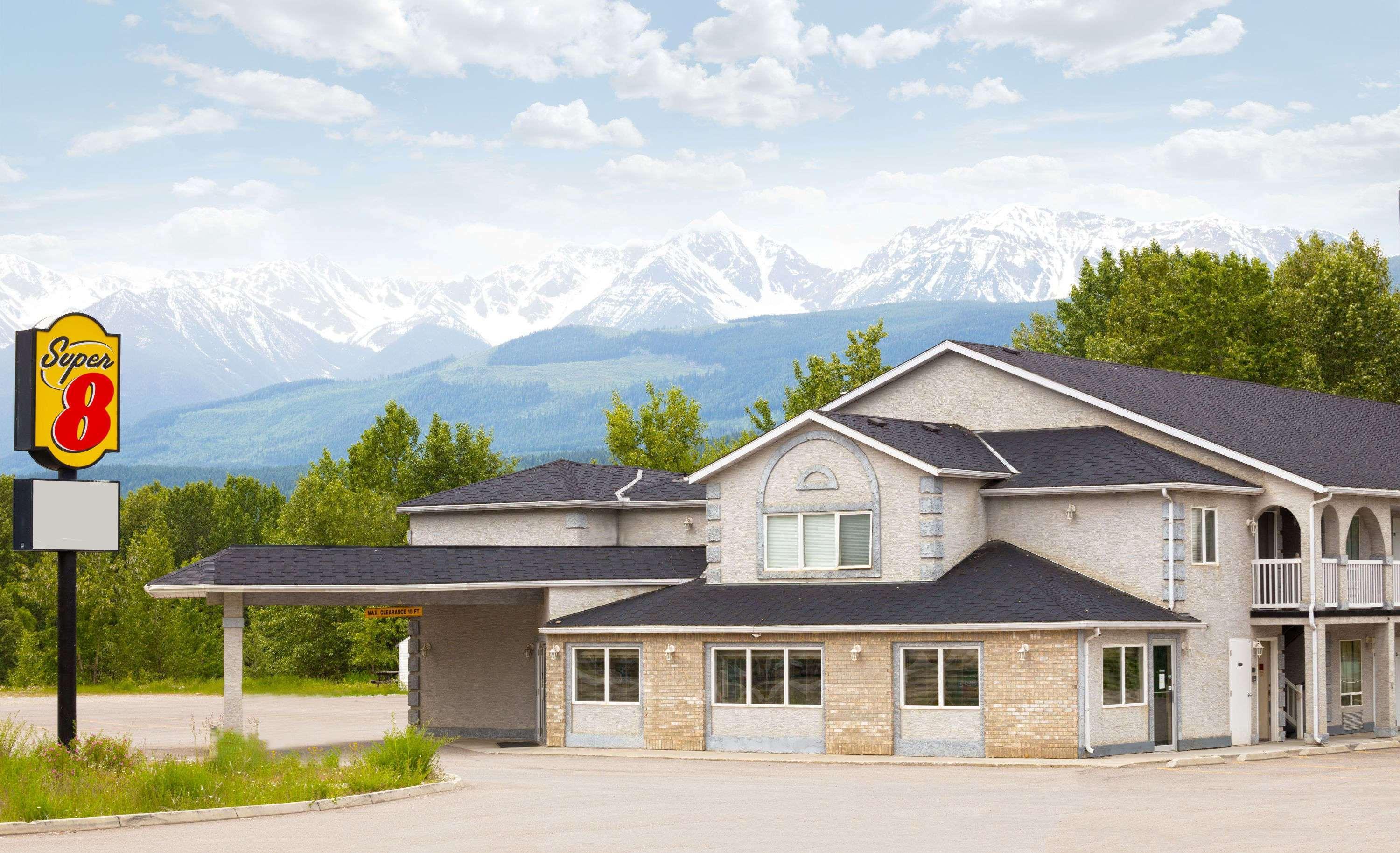 Hotel Super 8 By Wyndham Golden Exteriér fotografie