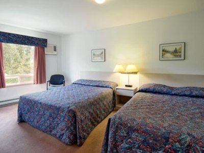 Hotel Super 8 By Wyndham Golden Pokoj fotografie