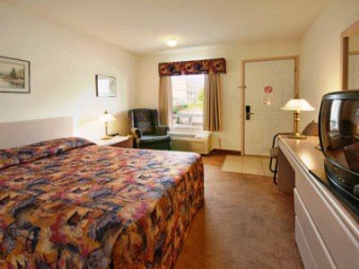Hotel Super 8 By Wyndham Golden Pokoj fotografie